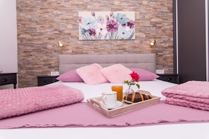 Apartment (A1) | In-room safe, iron/ironing board, free WiFi