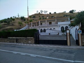 Front of property - Alojamiento Ardales (Frailes)