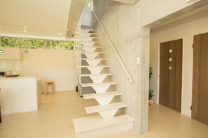 Interior - Y’s casa (Onna)