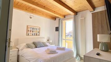 2 camere, una cassaforte in camera, una scrivania, ferro/asse da stiro