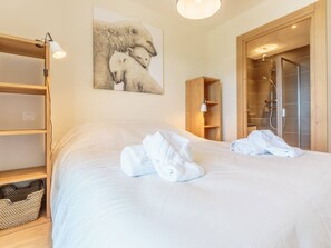 3 bedrooms, free WiFi, bed sheets