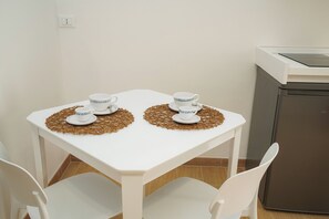 Dining - House in Otranto center, p ground, walking beach, free and reserved parking (Otranto)