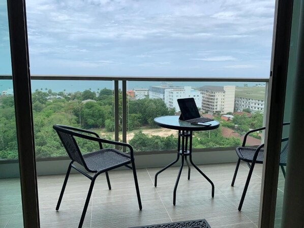 Luxury Condo | Terrace/patio