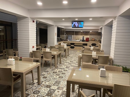 Restaurante. Miyas Luxury Hotel