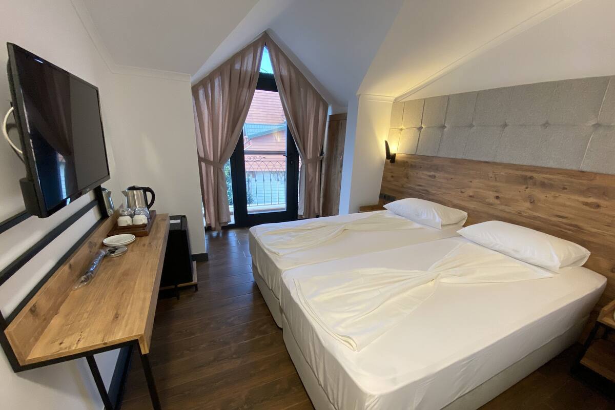 Rom – standard, 2 enkeltsenger | Sengetøy av topp kvalitet, senger med Select Comfort-madrass og minibar