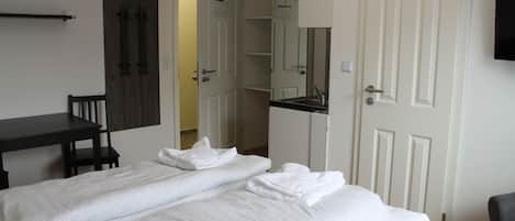 Double Room | Free WiFi, bed sheets