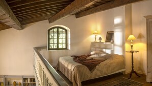 A bedroom with a bed, a window, a lamp, a cabinet, and a staircase. - L'Atelier, with its century-old oak trees and panoramic view of the Luberon region (Cucuron)