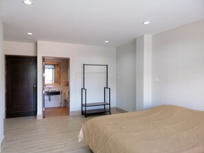 12 slaapkamers, een bureau, wifi, beddengoed