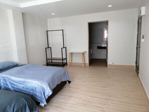 12 habitaciones, escritorio, wifi y ropa de cama