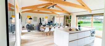 Stunning Celebration Eco Cottage Sleeps 10 with River Views, Ely