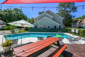 Pool - Community Pool!  12 Minutes to Beach & Downtown Charleston.  Comfortable Family-Friendly Townhome. (Mount Pleasant)