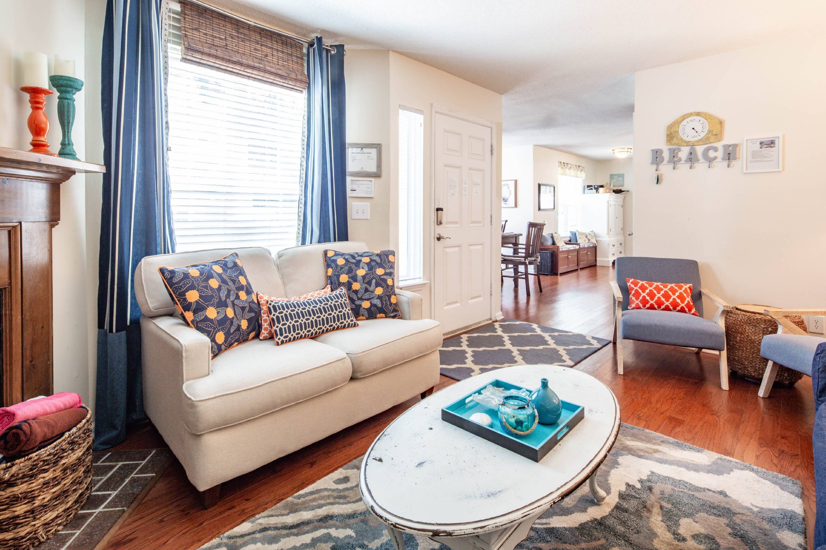 Community Pool!  12 Minutes To Beach & Downtown Charleston.  Comfortable Family-friendly Townhome. - Mount Pleasant, SC