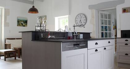 Charming manor house in quiet area - 18 guests