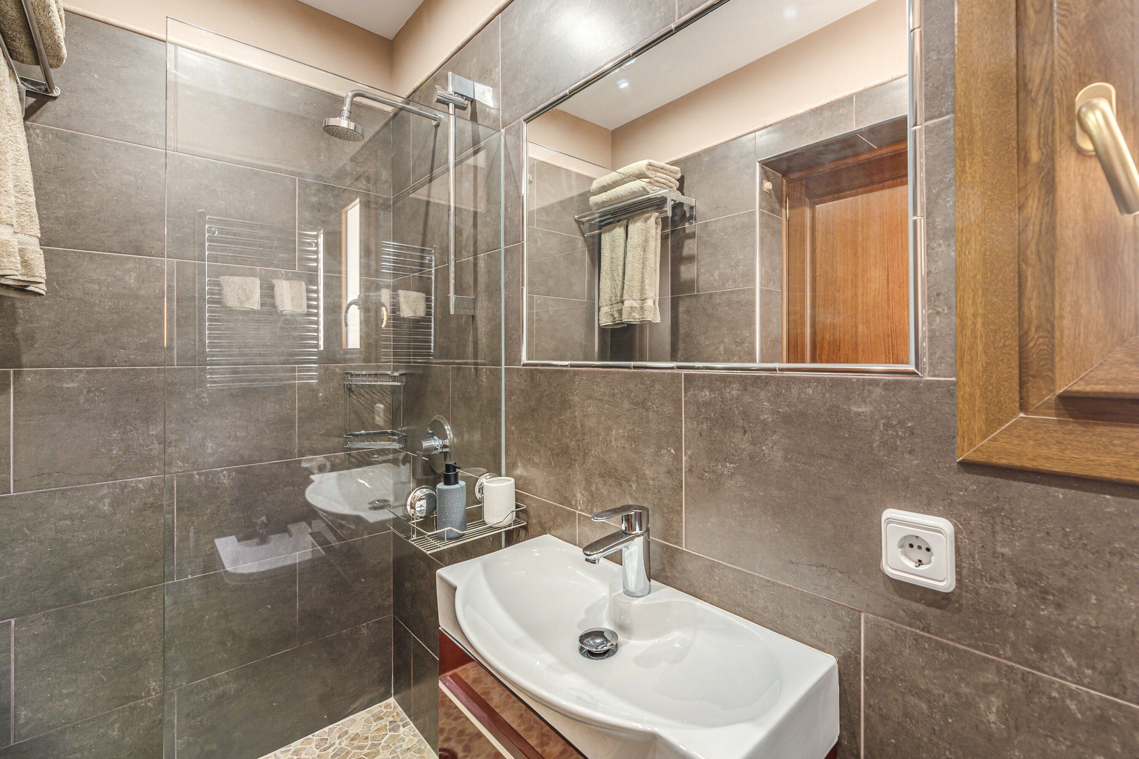 Bathtub, hair dryer, towels