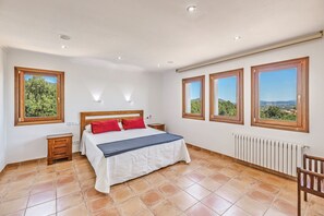 5 soverom, strykejern/-brett, wi-fi (inkludert) og sengetøy