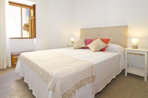 3 quartos, escrivaninha, ferros/tábuas de passar roupa