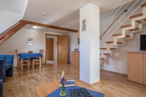 Interior - Duplex Apartment “4-Star Holiday Apartment No. 1” with Wi-Fi, Garden & Terrace (Deggenhausertal)
