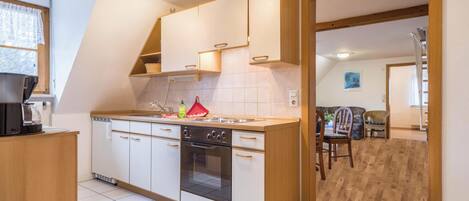 Frigorifero, forno, piano cottura, lavastoviglie
