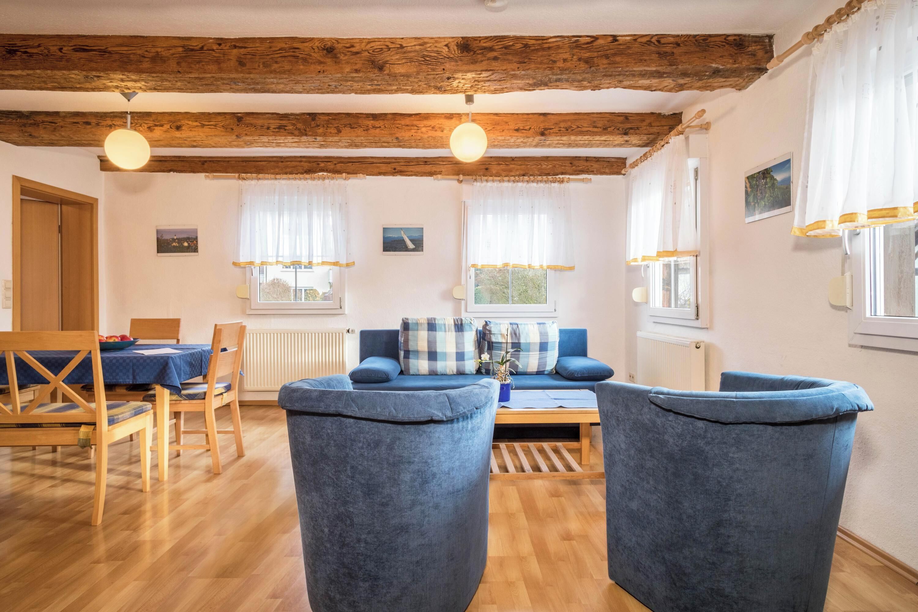 Fernseher, Tischtennisplatte, Stereoanlage