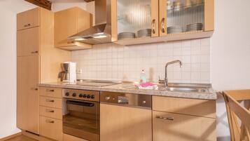 Kühlschrank, Ofen, Herdplatte, Geschirrspüler