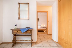 2 makuuhuonetta, silitysrauta/-lauta, ilmainen Wi-Fi, vuodevaatteet