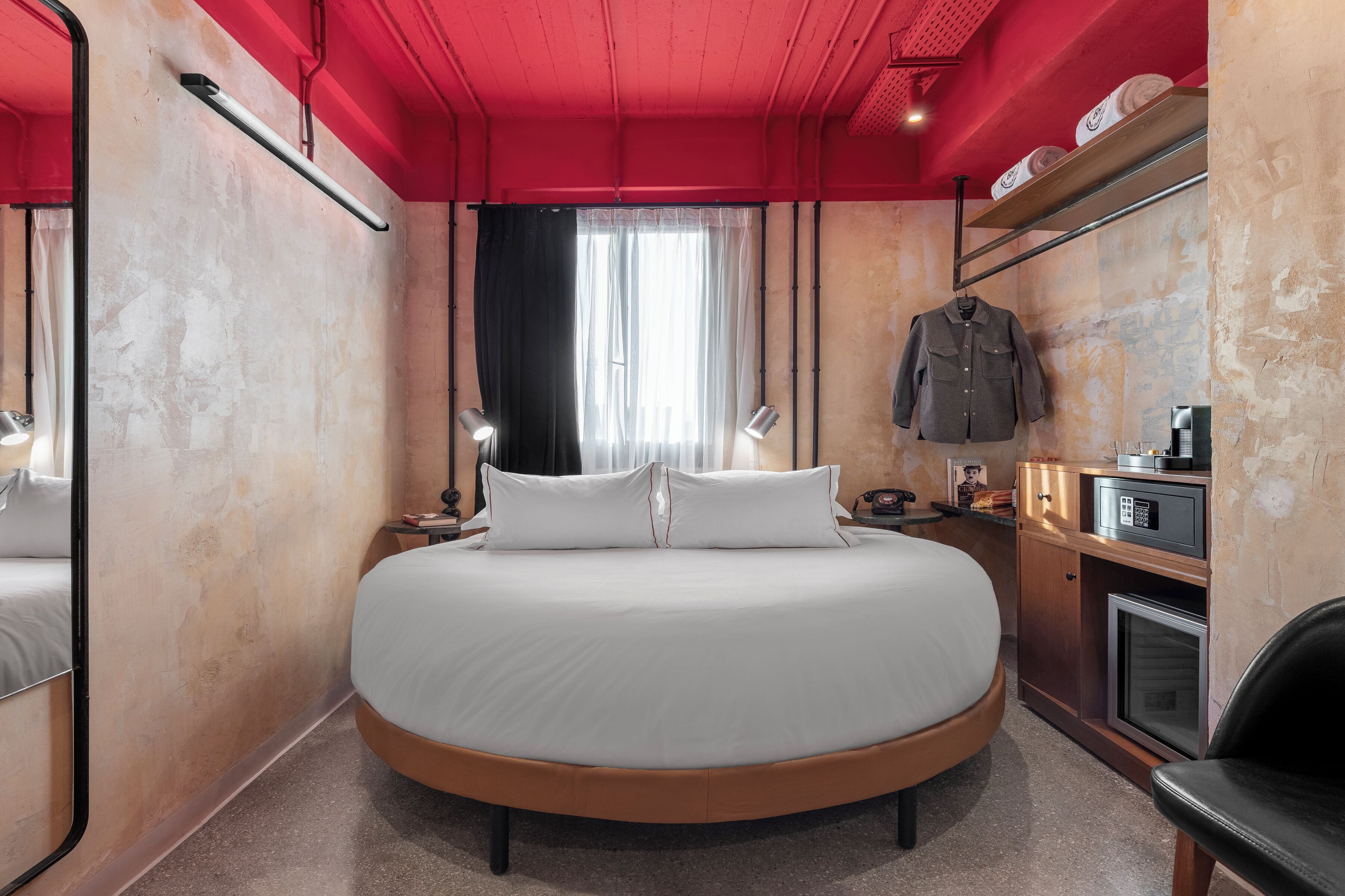 Foxy Double Room | Roupas de cama premium, frigobar, cofres nos quartos, escrivaninha