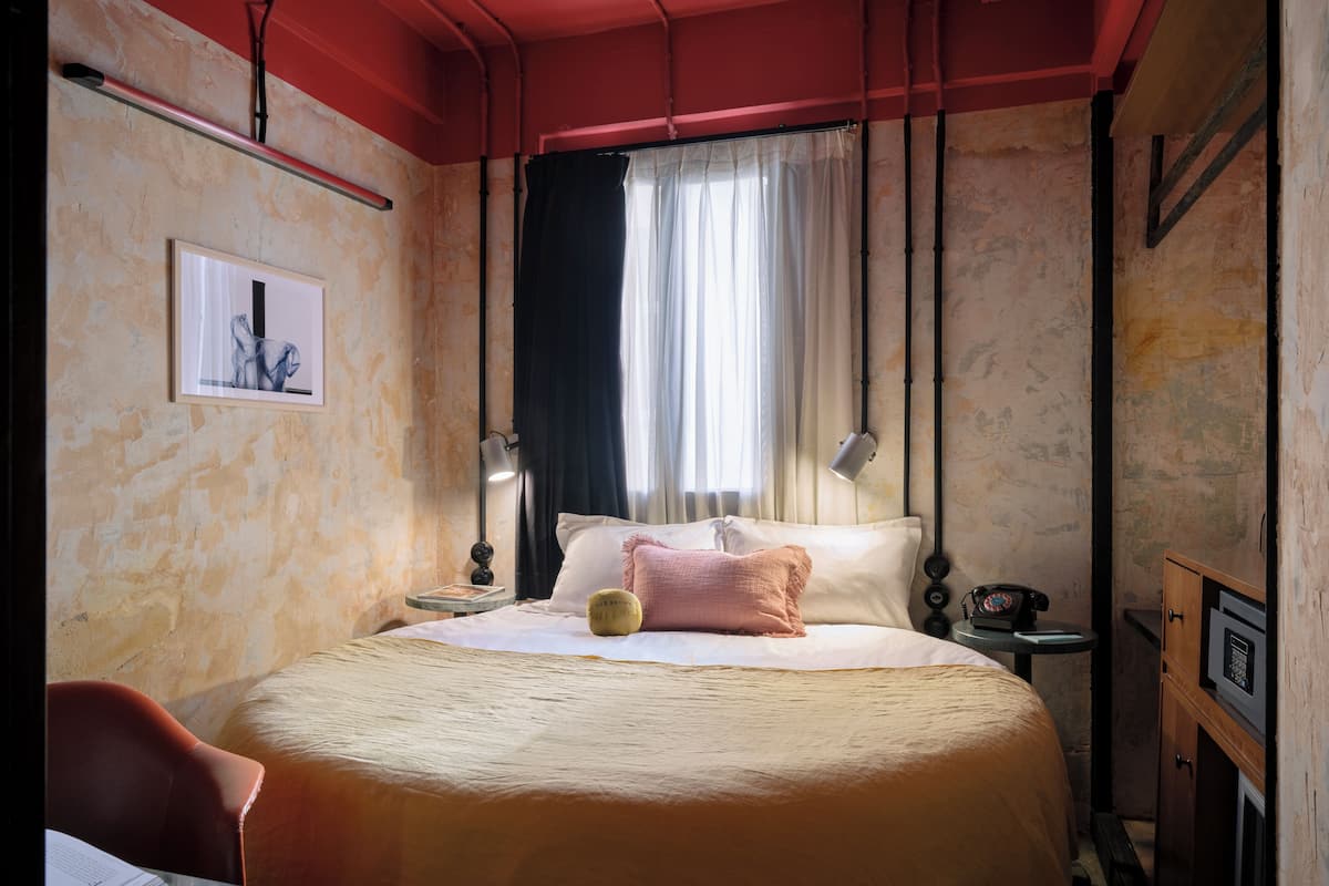 SMALL | Sängtillbehör av högsta kvalitet och minibar