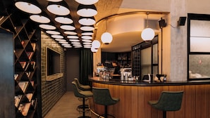 Bar (on property) -  Max Brown Hotel Downtown, part of Sircle Collection (Formally known as Dave Red) (Athens)