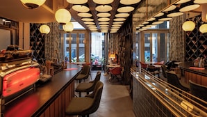 Lounge -  Max Brown Hotel Downtown, part of Sircle Collection (Formally known as Dave Red) (Athens)