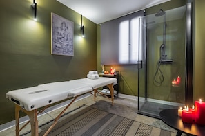 Bilik rawatan pasangan, perkhidmatan urut