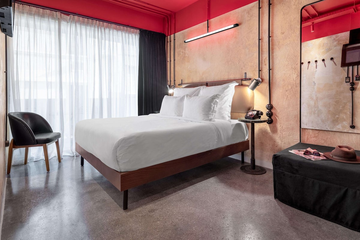 Urban Double or Twin Room with Balcony | Ropa de cama de alta calidad y minibar