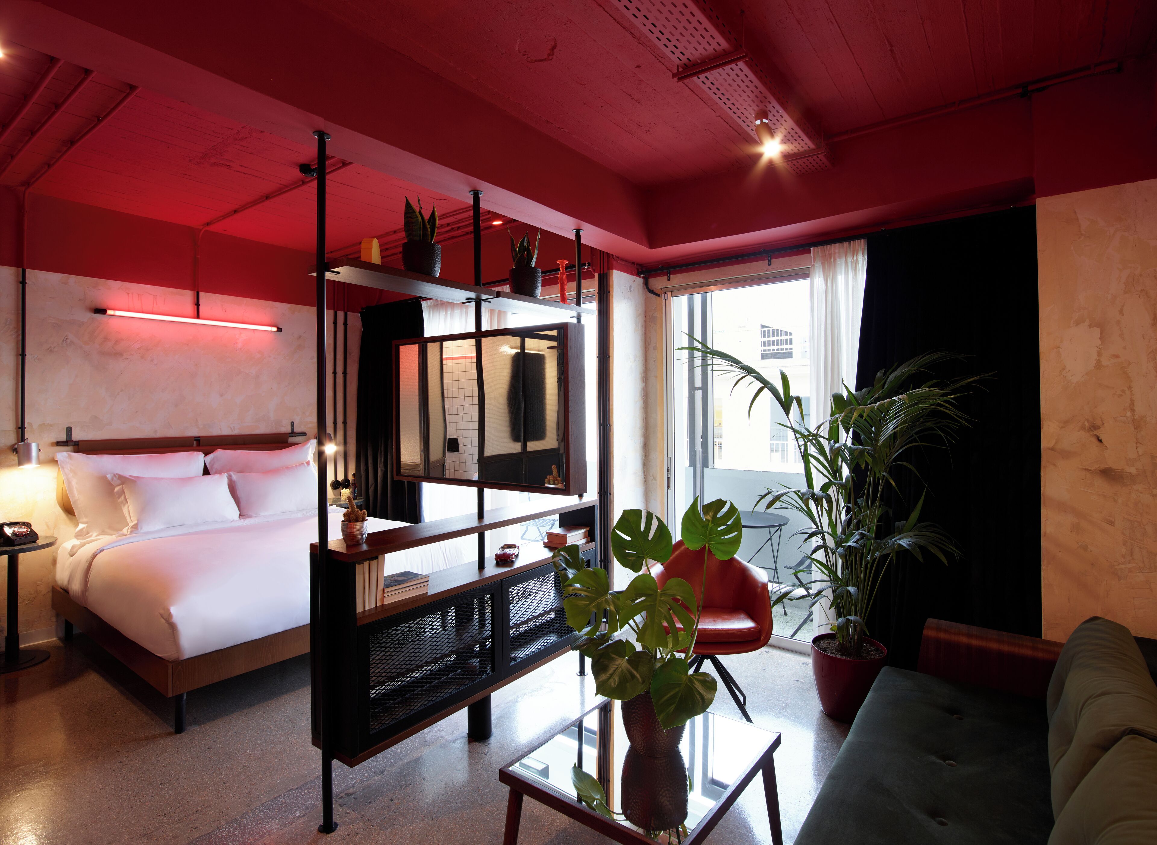 Dave Red King Suite | Roupas de cama premium, frigobar, cofres nos quartos, escrivaninha