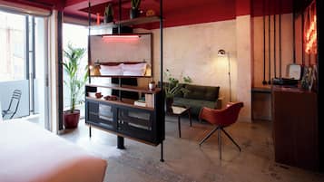 EXTRA LARGE | Premium bedding, minibar, in-room safe, desk