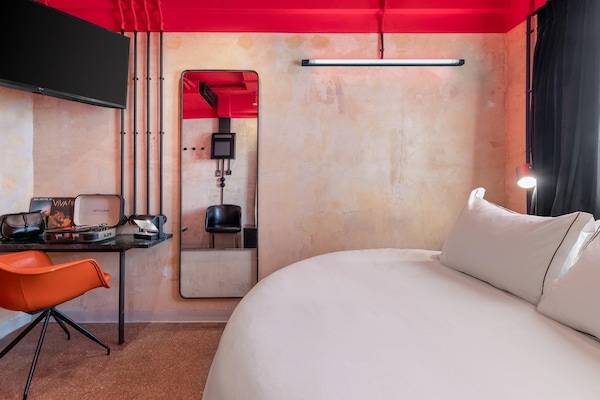 Ducha, artículos de tocador gratuitos, secador de pelo, batas