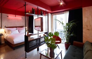 Dave Red King Suite | 고급 침구, 미니바, 객실 내 금고, 책상