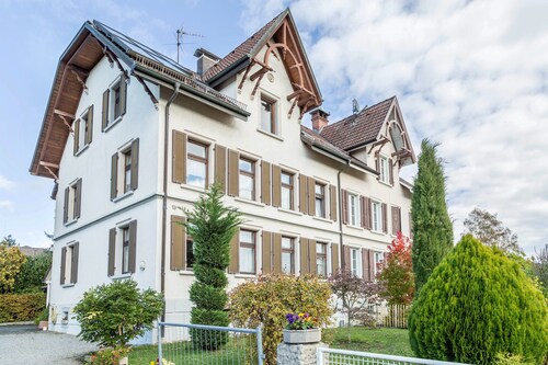 Appartement confortable "Zum Seeblick" près du lac avec vue sur la montagne, Wi-Fi et jardin