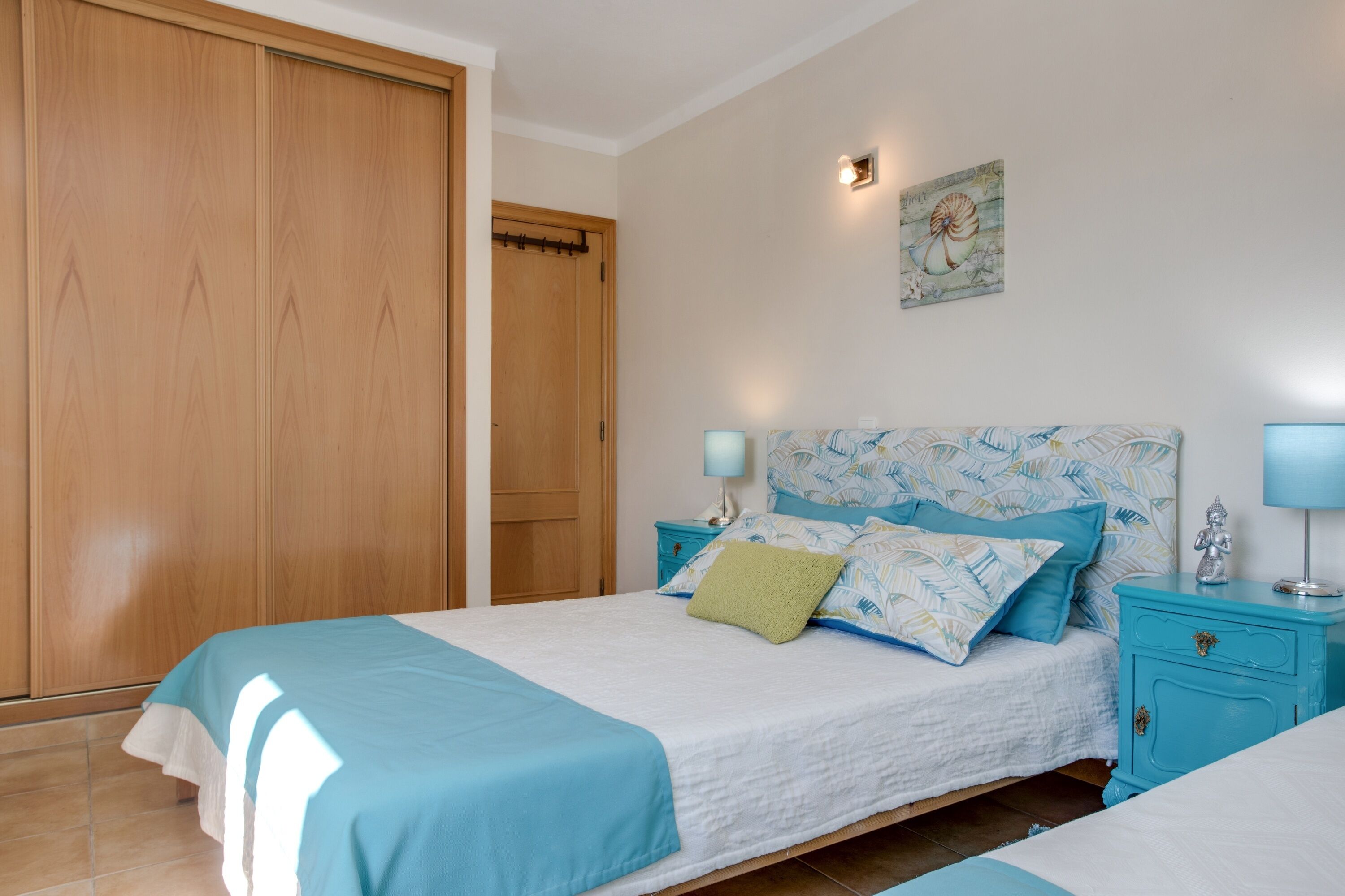 1 habitación, tabla de planchar con plancha, wifi gratis y ropa de cama 