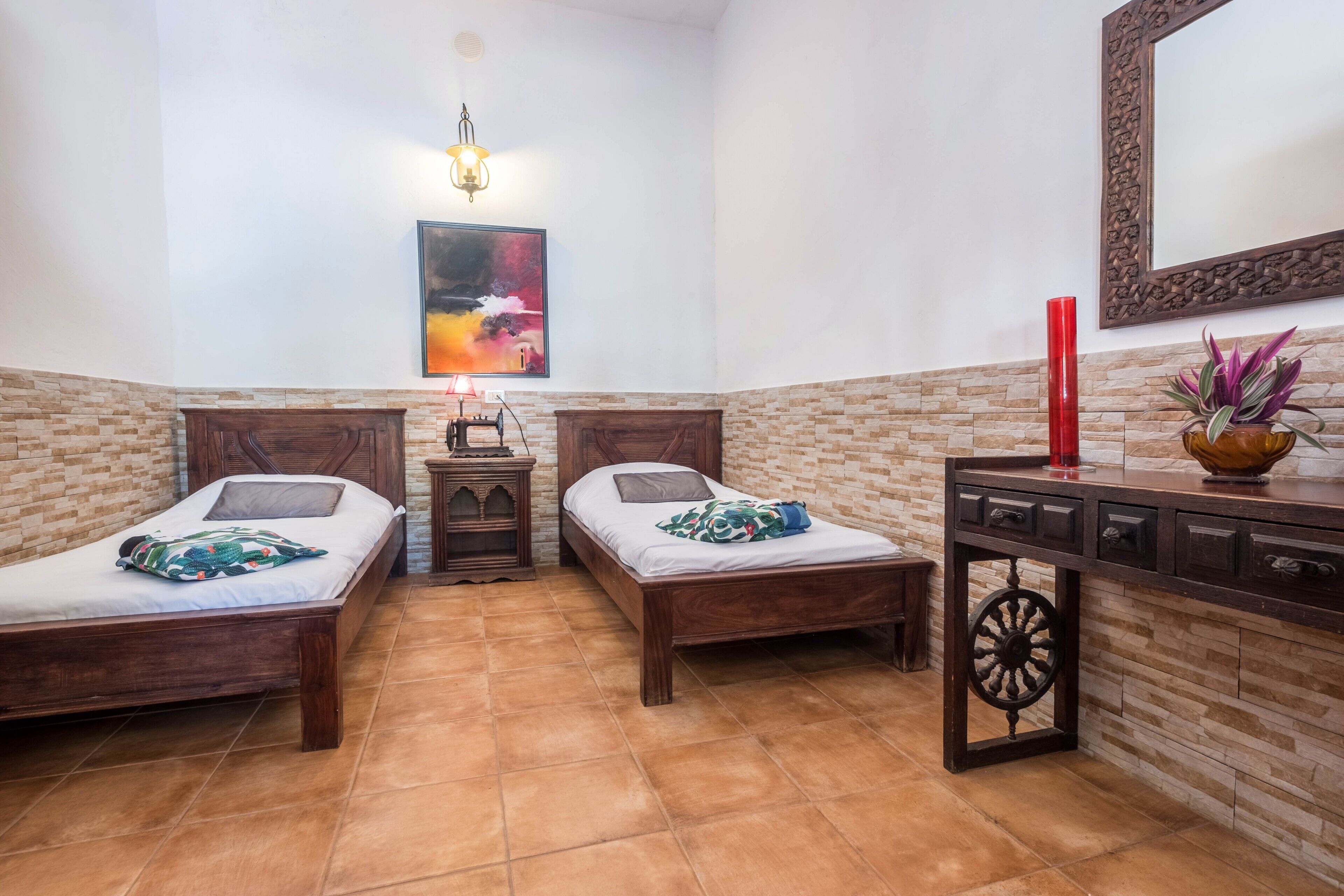 2 habitaciones, tabla de planchar con plancha y wifi gratis 