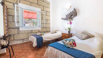 2 chambres, fer et planche à repasser, Wi-Fi gratuit, draps fournis