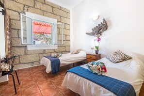 2 bedrooms, iron/ironing board, free WiFi, bed sheets - Traditional Holiday Home "Casa Verode" in Alcalá with 2 Terraces and Sea View (guia de isora)