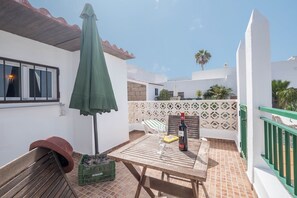 Outdoor dining - Traditional Holiday Home "Casa Verode" in Alcalá with 2 Terraces and Sea View (guia de isora)
