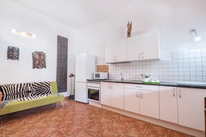 Fridge, microwave, oven, stovetop - Traditional Holiday Home "Casa Verode" in Alcalá with 2 Terraces and Sea View (guia de isora)