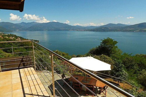 Vacation home Camelia with fantastic views over Lake Maggiore (IT)