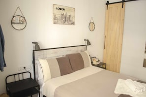 1 chambre, fer et planche à repasser, lit parapluie, Wi-Fi gratuit