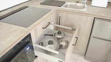 Refrigerador, microondas, horno, tostadora