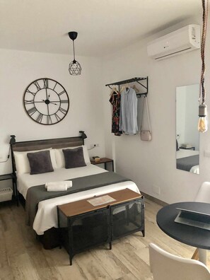 1 chambre, fer et planche à repasser, lit parapluie, Wi-Fi gratuit