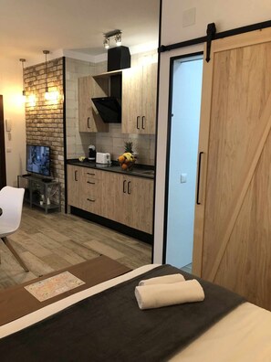 1 bedroom, iron/ironing board, travel cot, free WiFi
