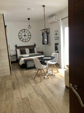 1 bedroom, iron/ironing board, travel cot, free WiFi