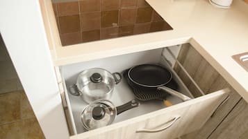 Kochgeschirr/Geschirr/Besteck