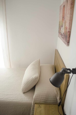 2 slaapkamers, een strijkplank/strijkijzer, reisbedje, wifi